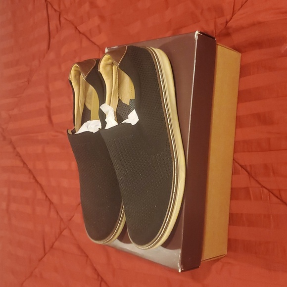 Johnston and Murphy summer slip shoes in 10.5. - Picture 2 of 4